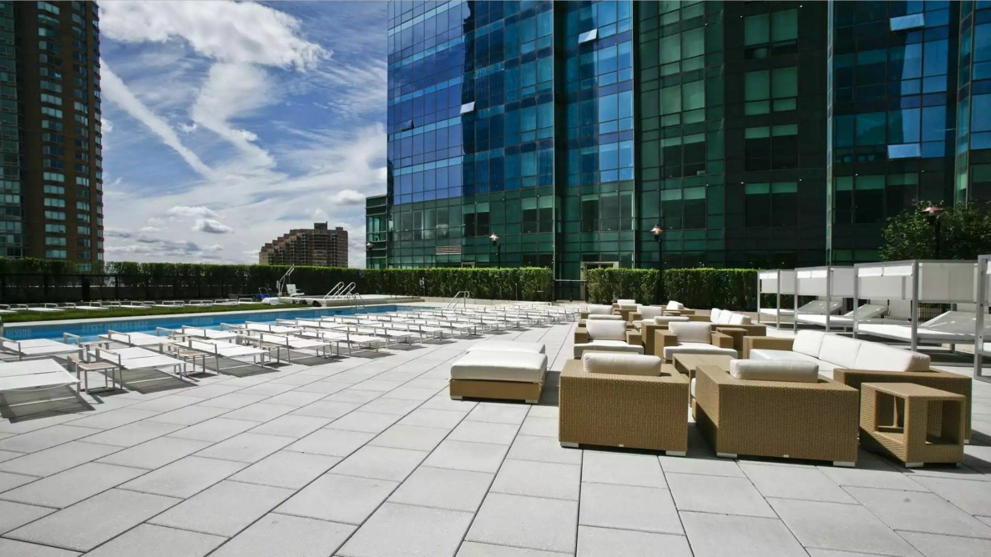 Global Luxury Suites At Greene Jersey City Exterior photo